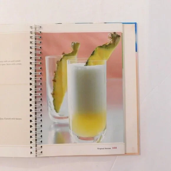 Just Cocktails 140 Recipes for Fun and Festive Cocktails 2011 HB Drink Guide - Picture 6 of 9